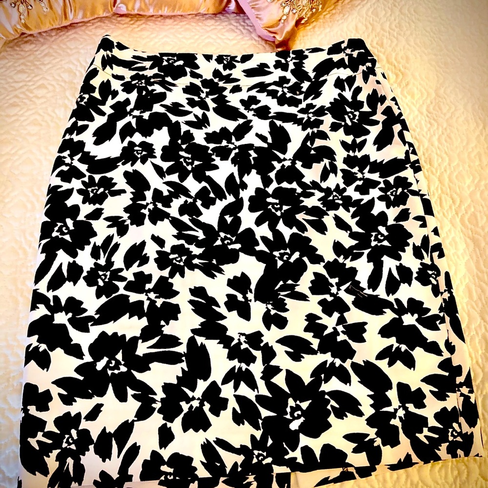 Flattering spring pencil skirt from Loft